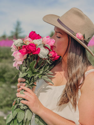 
                  
                    Load image into Gallery viewer, Alaska Mix - 13 Stems
                  
                