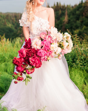 
                  
                    Load image into Gallery viewer, Bridal Box - 25 to 100 stems
                  
                